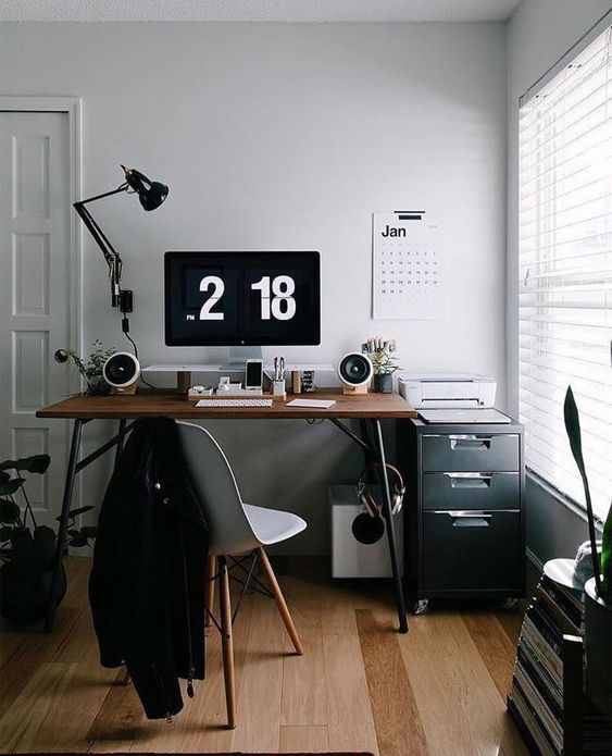 Home Office | ไอเดียจัดโต๊ะทำงานที่บ้าน โดยเน้นธีมขาวดำ เมื่อเราต้อง Work  From Home แบบมีสไตล์ - The Macho