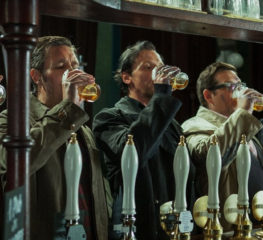 4 เทคนิคการดื่มเบียร์ให้ถึงแก่นที่ผู้ชายควรรู้