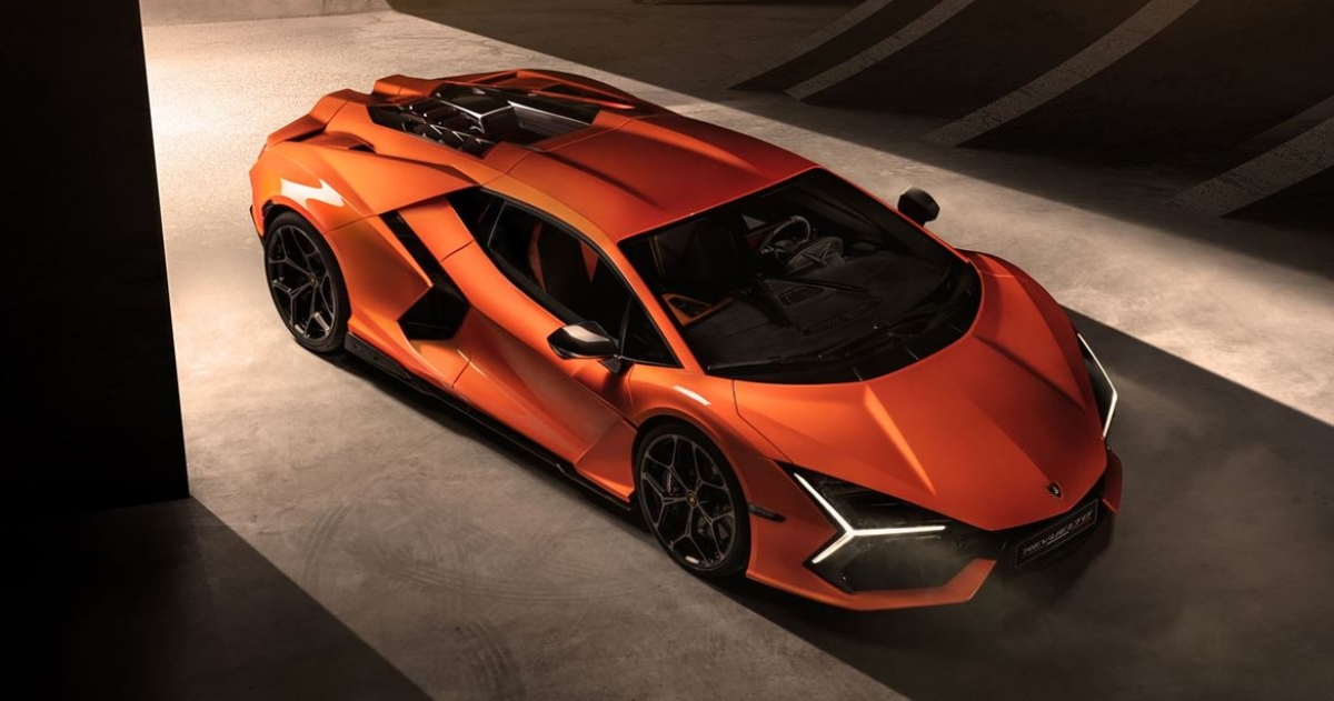 Lamborghini Revuelto เปิดปรากฏการณ์ใหม่แห่งรถยนต์ซูเปอร์สปอร์ตระบบไฟฟ้าปลั๊กอินไฮบริดเครื่องยนต์ V12 สมรรถนะสูงรุ่นแรกของโลก