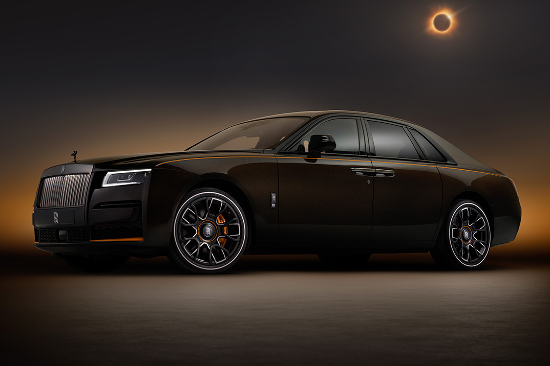 Black Badge Ghost รุ่นลิมิเต็ดของ Rolls-Royce ได้รับแรงบันดาลใจจากสุริยุปราคา